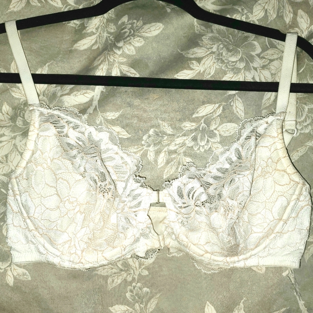 Free People White embroidered lace bra size 36DD